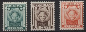 Frankeerzegels Nederland NVPH nrs. 141-143 ongebruikt