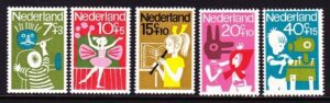 Frankeerserie Nederland NVPH nrs. 830-834 postfris
