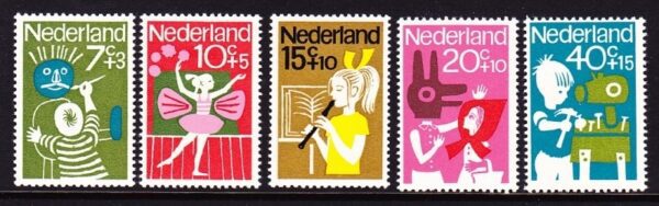 Frankeerserie Nederland NVPH nrs. 830-834 postfris